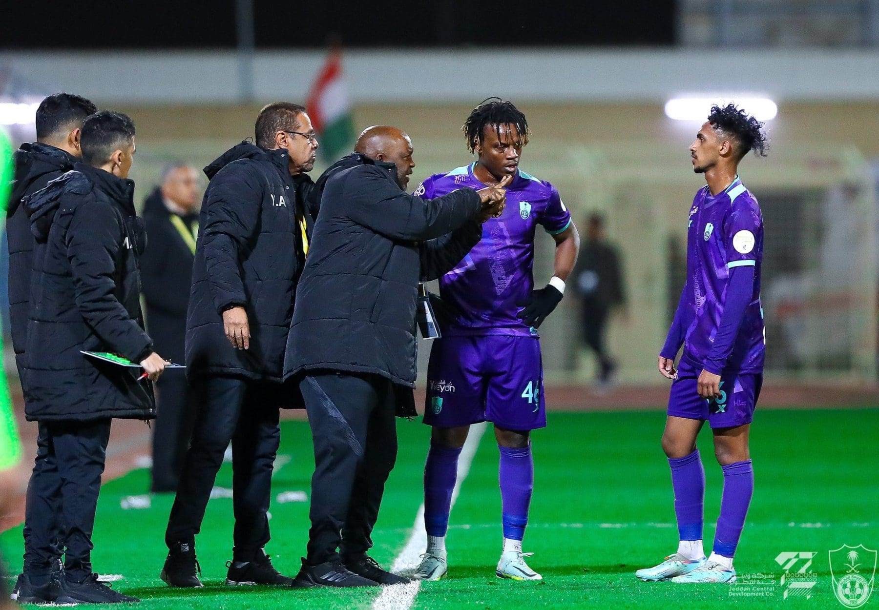 Pitso Mosimane giving instructions to his players