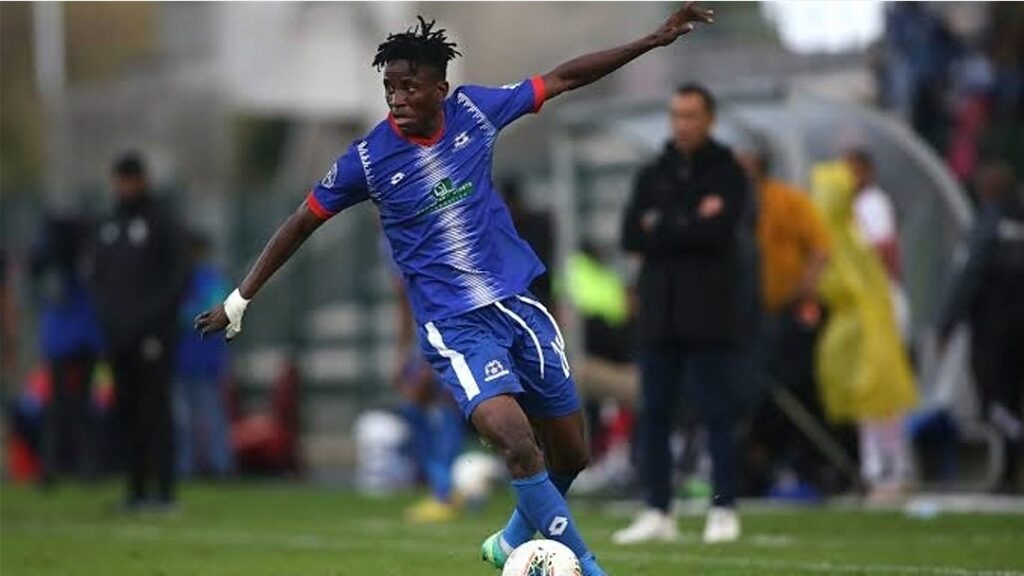 Karim Kimvuidi signs for Pirates.