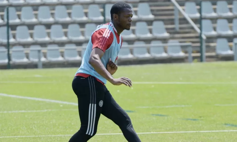 Ndumiso Mabena in Orlando Pirates colours.