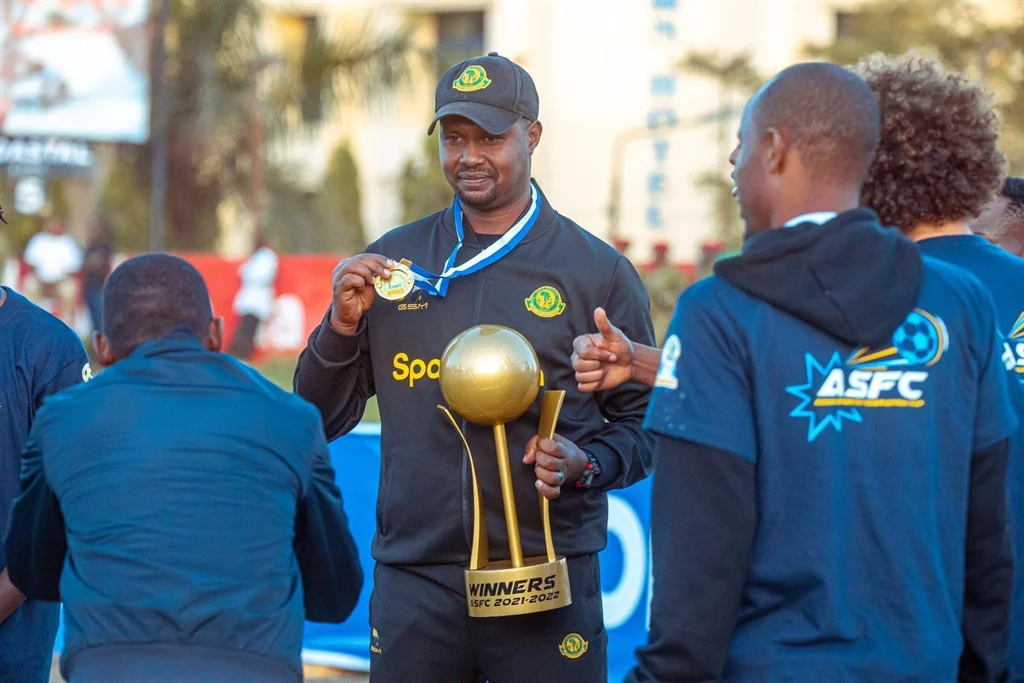 Cedric Kaze is set to be named as the new assistant coach for Kaizer Chiefs