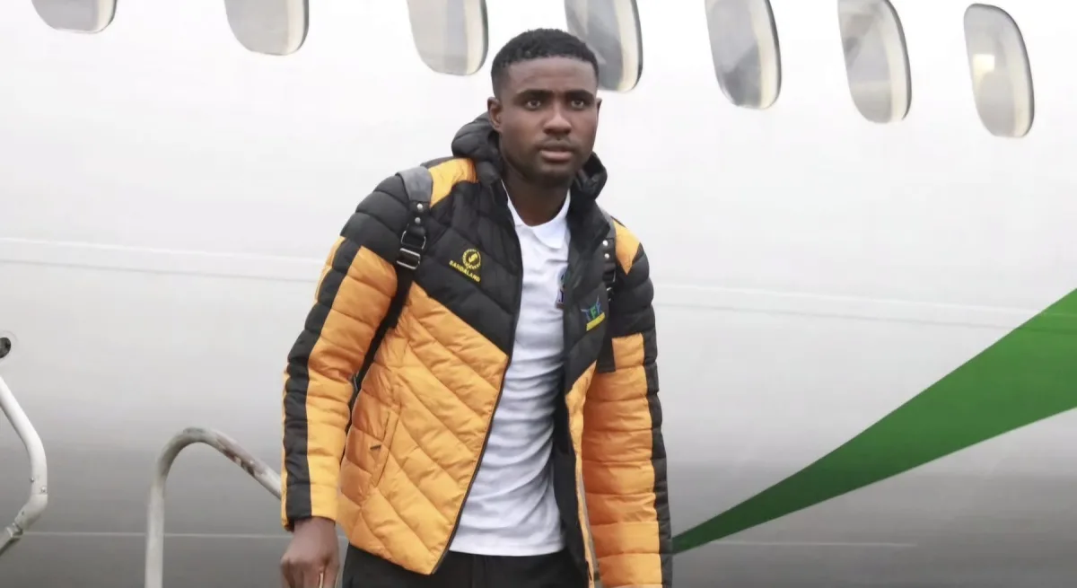 Abdi Banda walking from a plane