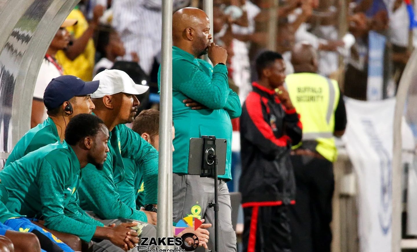 Manqoba Mngqithi and Mamelodi Sundowns bench