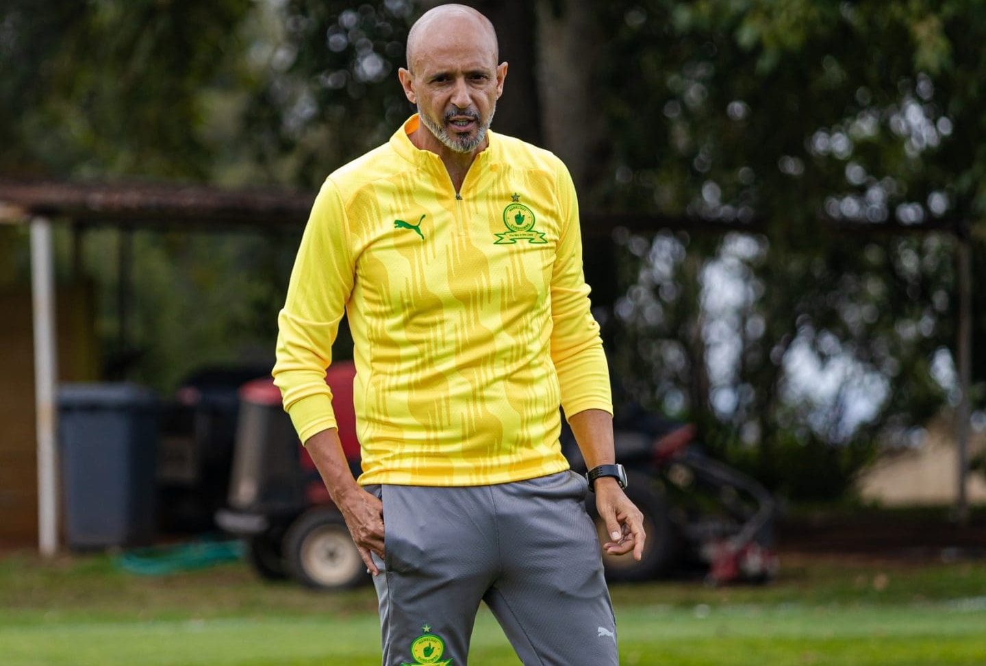 Mamelodi Sundowns coach Miguel Cardoso walking 