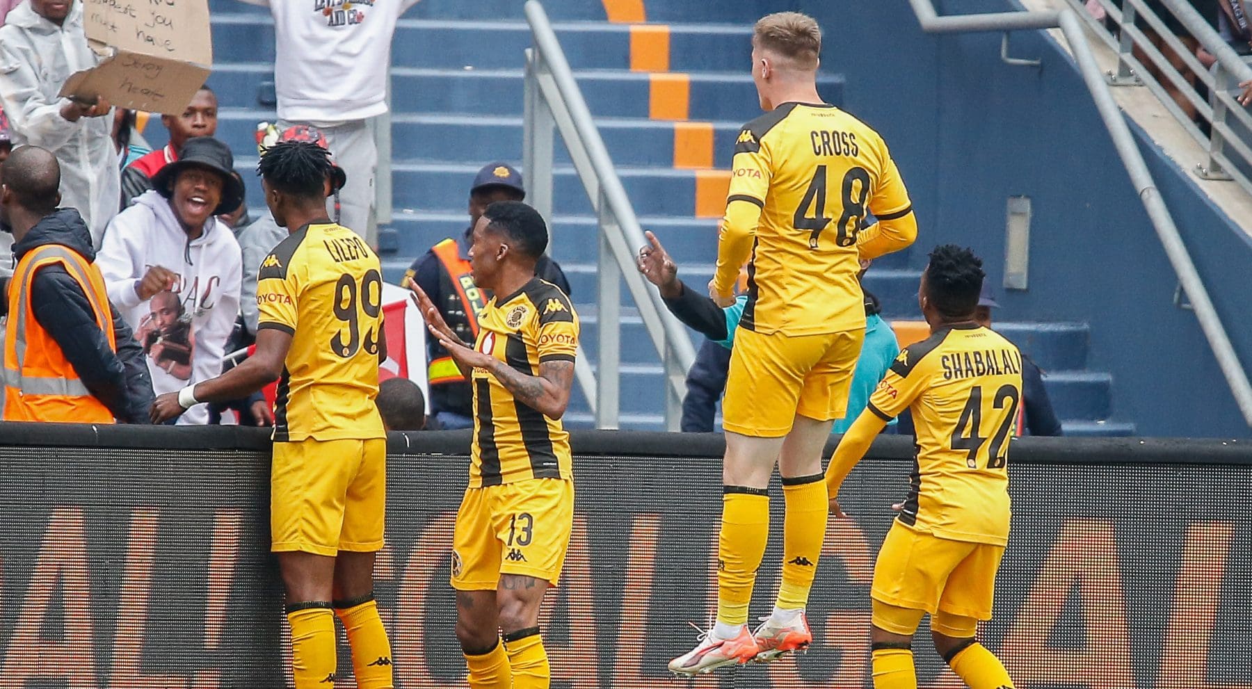 Mduduzi Shabalala with his teammates at Kaizer Chiefs