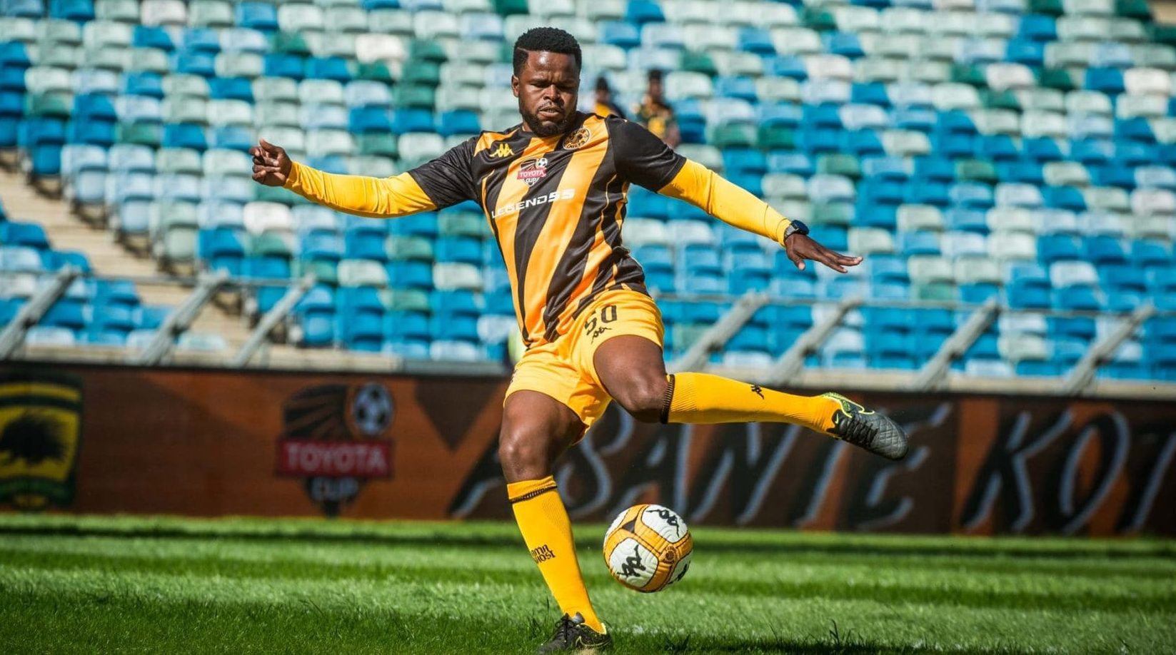 Former Kaizer Chiefs midfielder Willard Katsande as part of the club's legends in a recent game