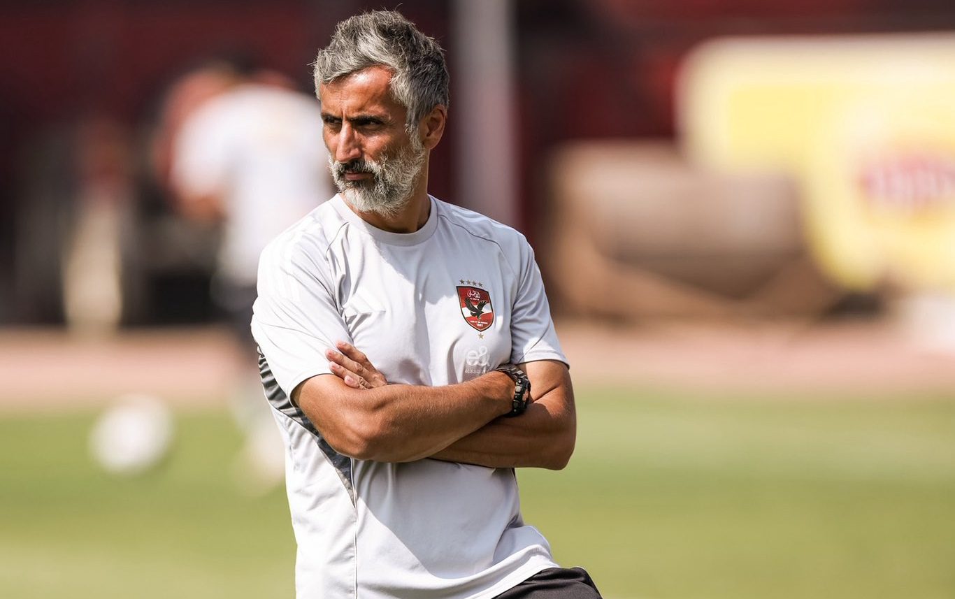 Jose Riveiro with Al Ahly at training
