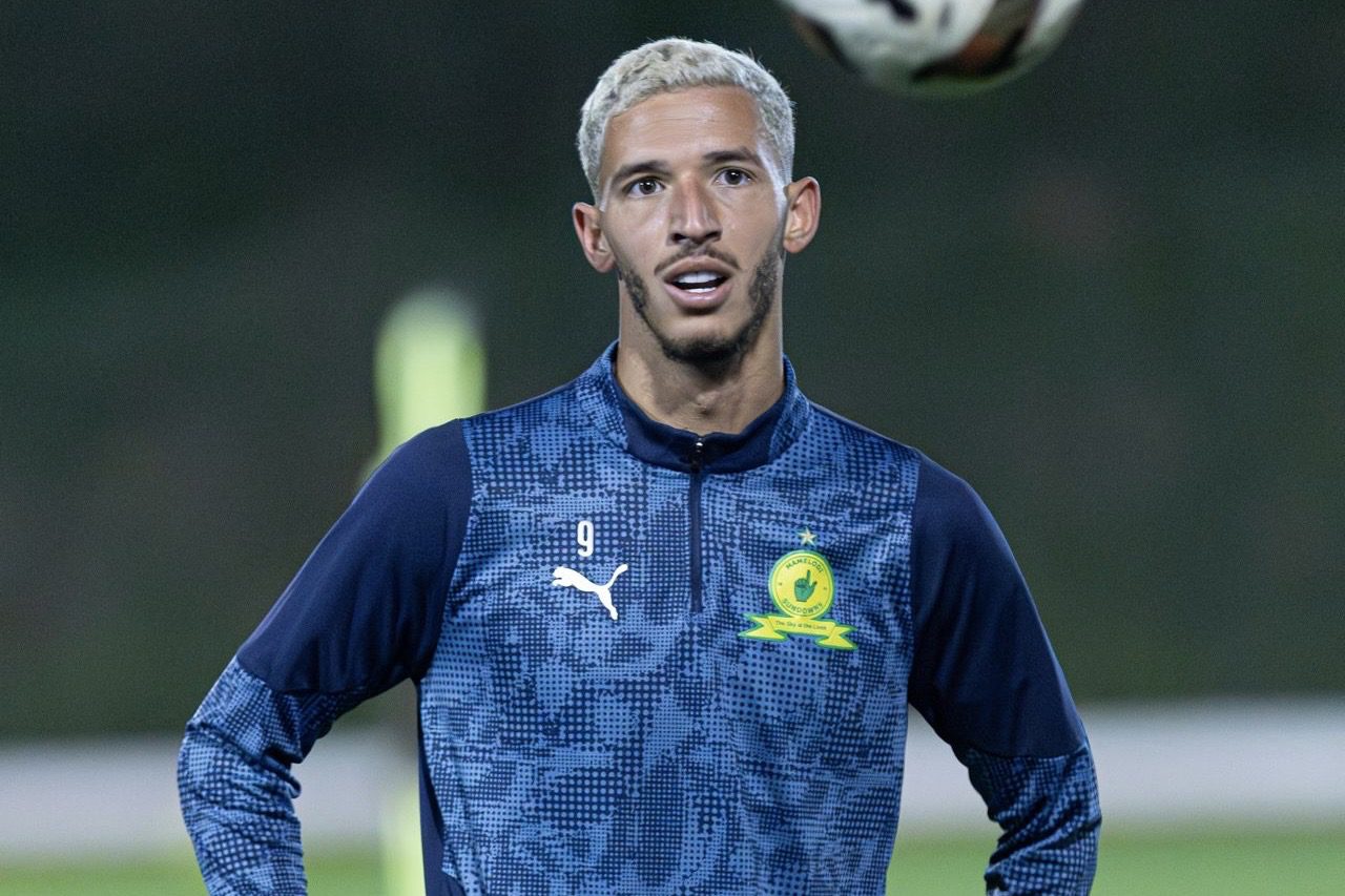 Arthur Sales at pre match warm up