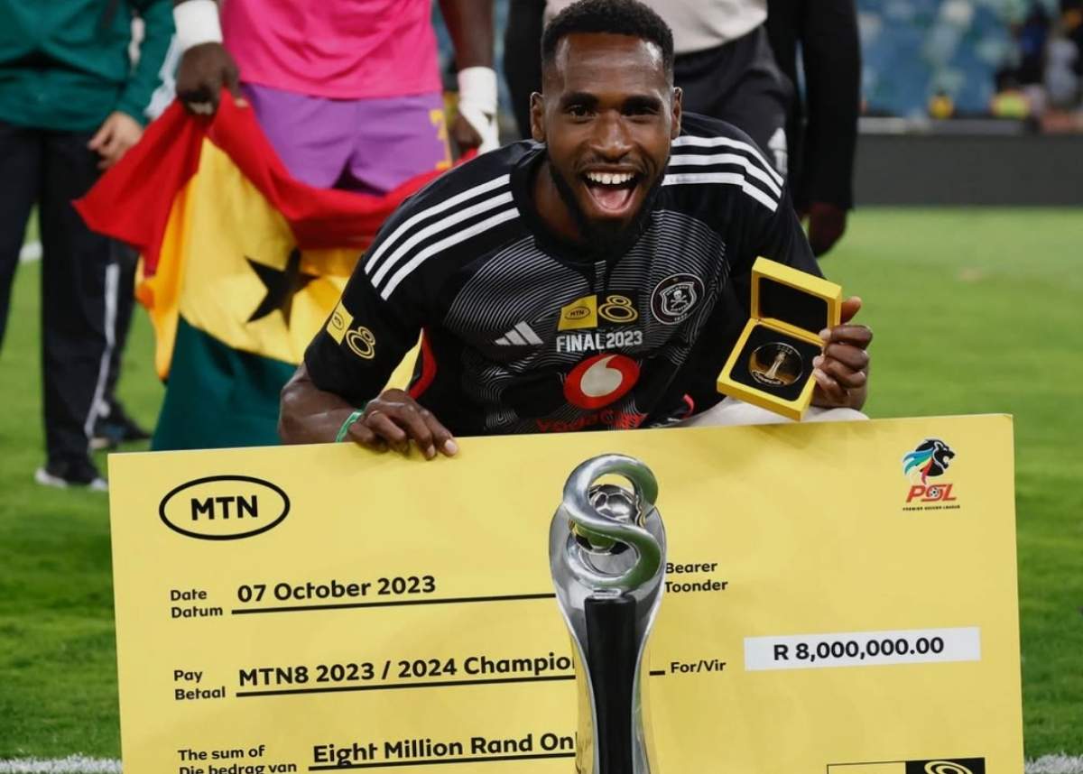 Fortune Makaringe celebrates the 2023 MTN8 championship.