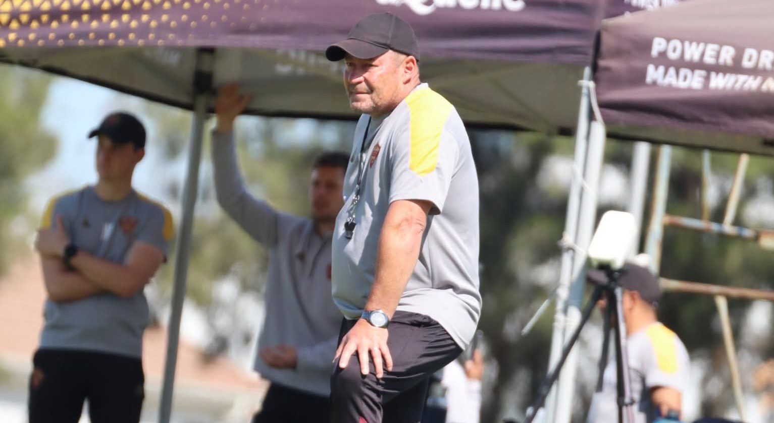 Steve Barker observing his team Stellenbosch FC during a training session