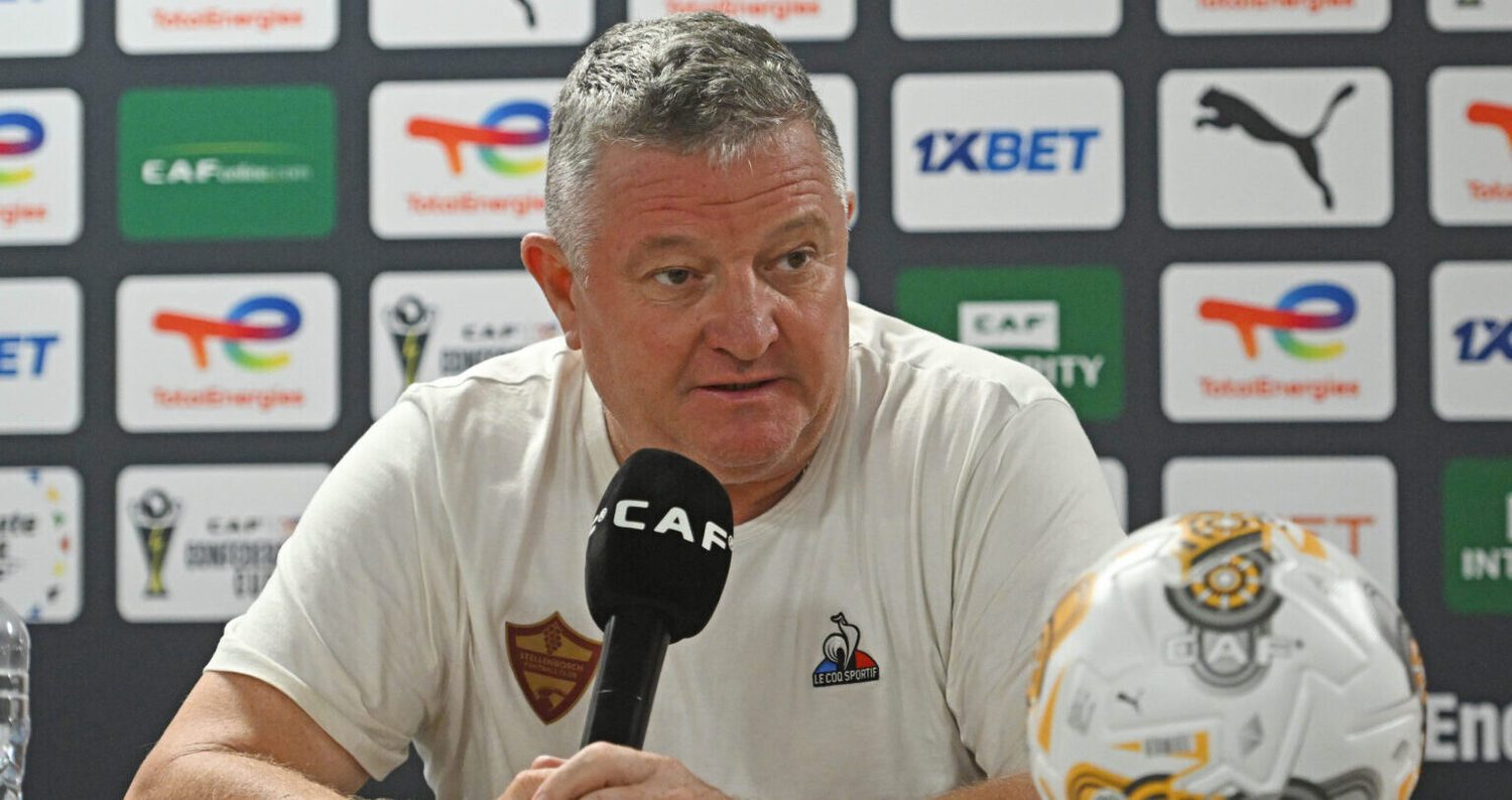 Gavin Hunt addressing a Stellenbosch press conference