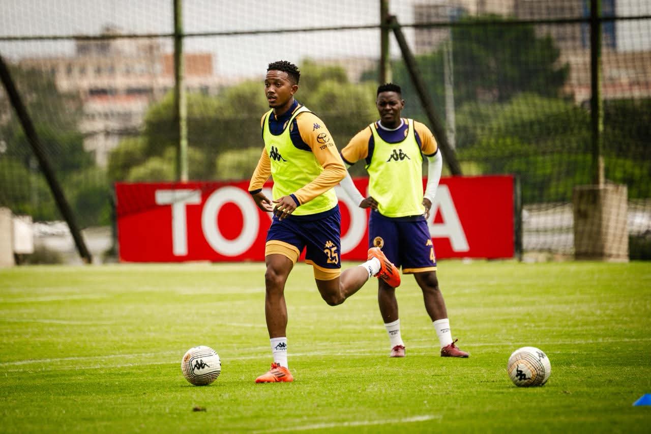 Given Msimango and Zitha Kwinika during a training session with Kaizer Chiefs