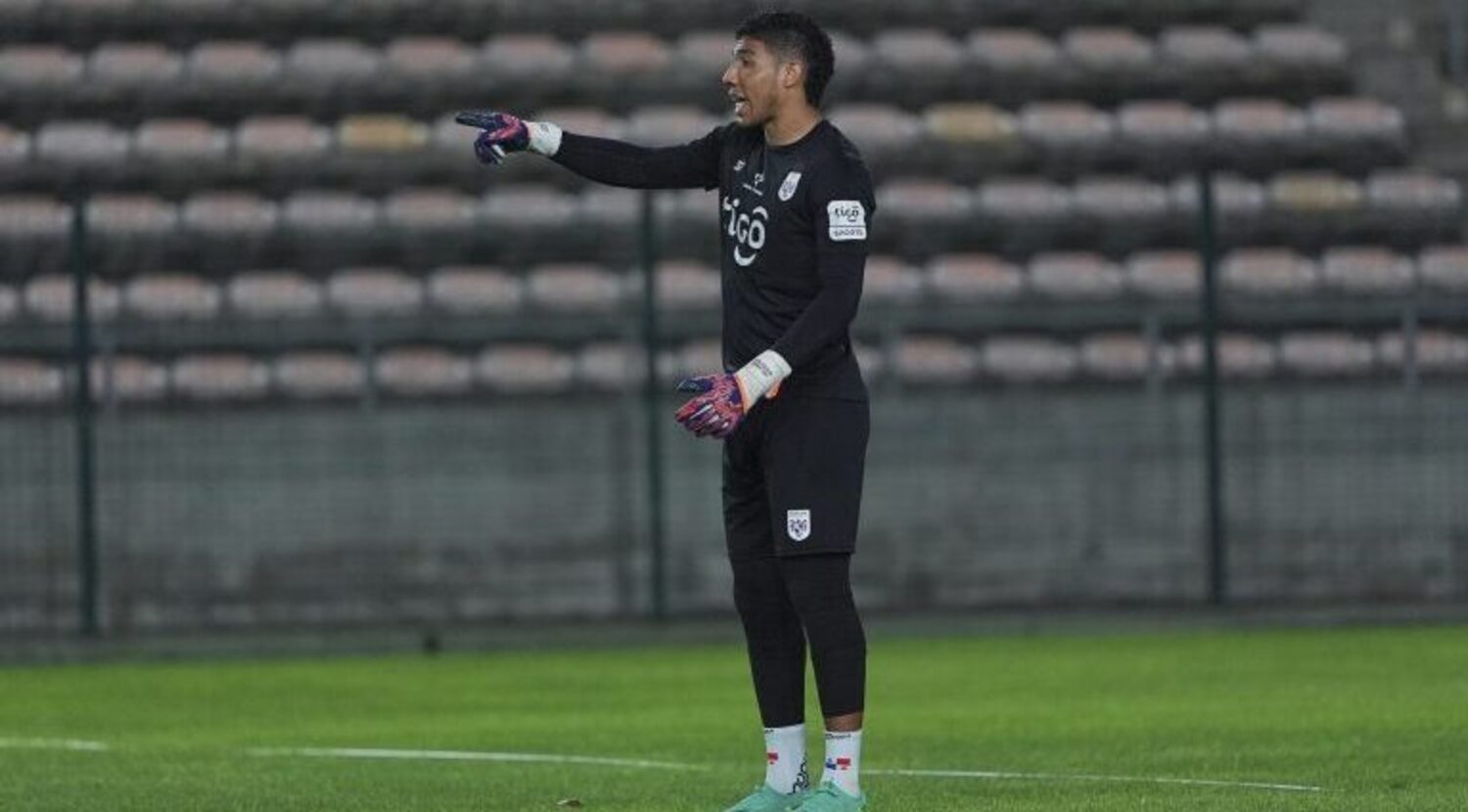 Orlando Mosquera Panama goalkeeper at training