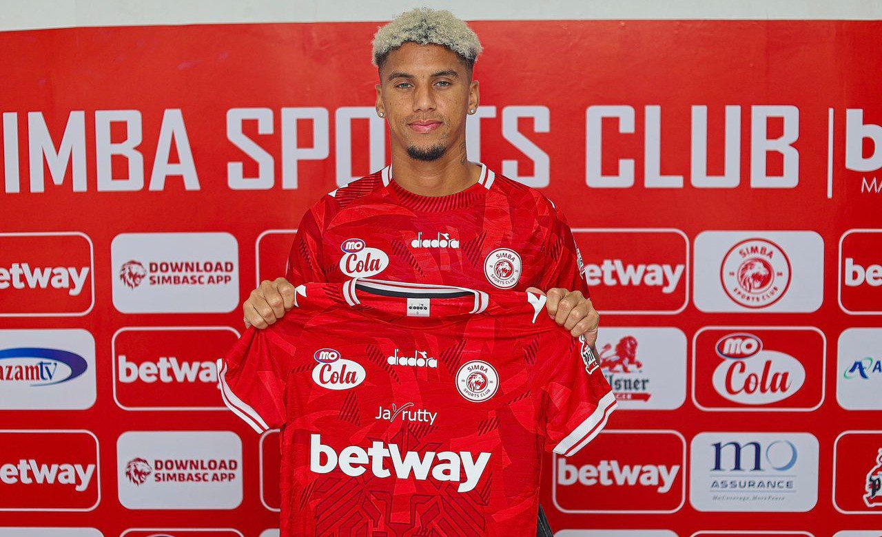 Rushine De Reuck extends his stay at Simba SC