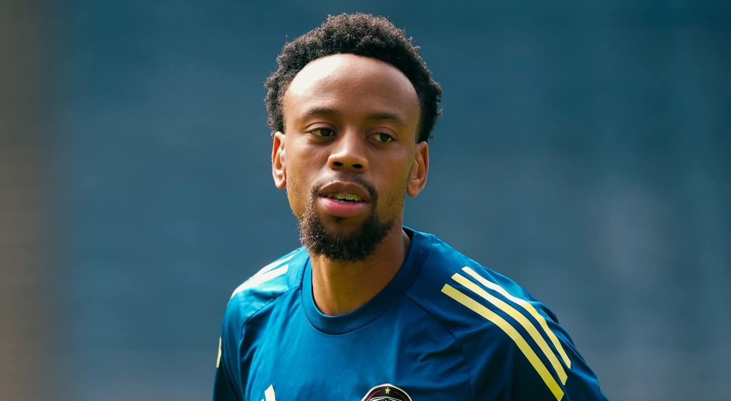 Selaelo Rasebotja with Orlando Pirates