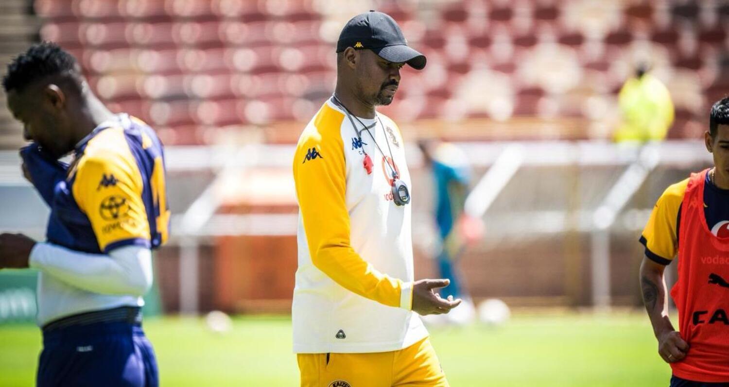 Cedric Kaze conducting Kaizer Chiefs training