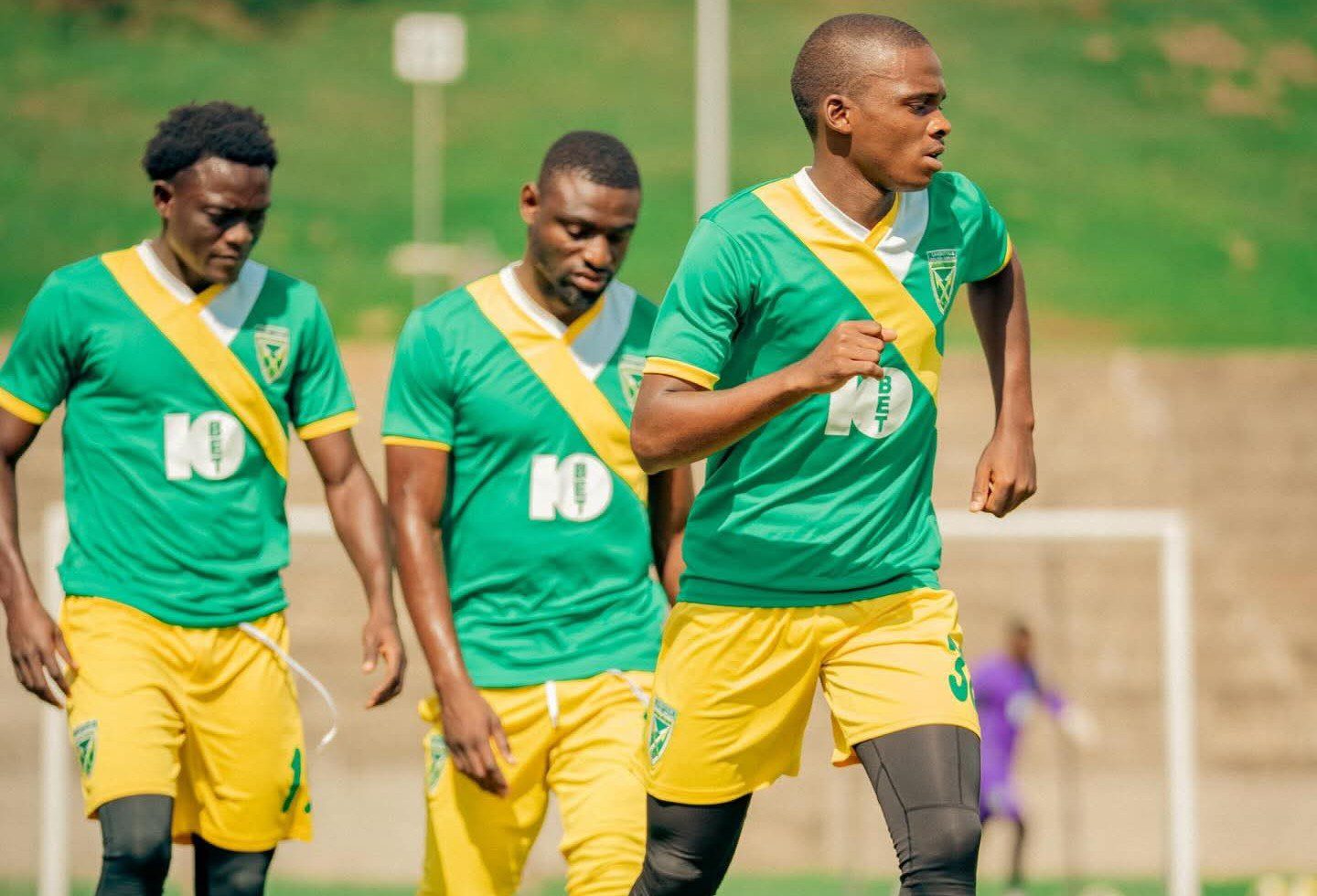 Isaac Cissé with his teammates during Golden Arrows' training session