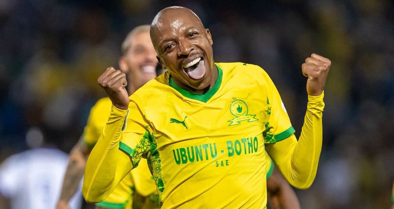 Khuliso Mudau in Mamelodi Sundowns colours