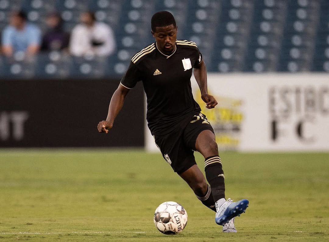 Lebo Moloto in actin for Tulsa SC 