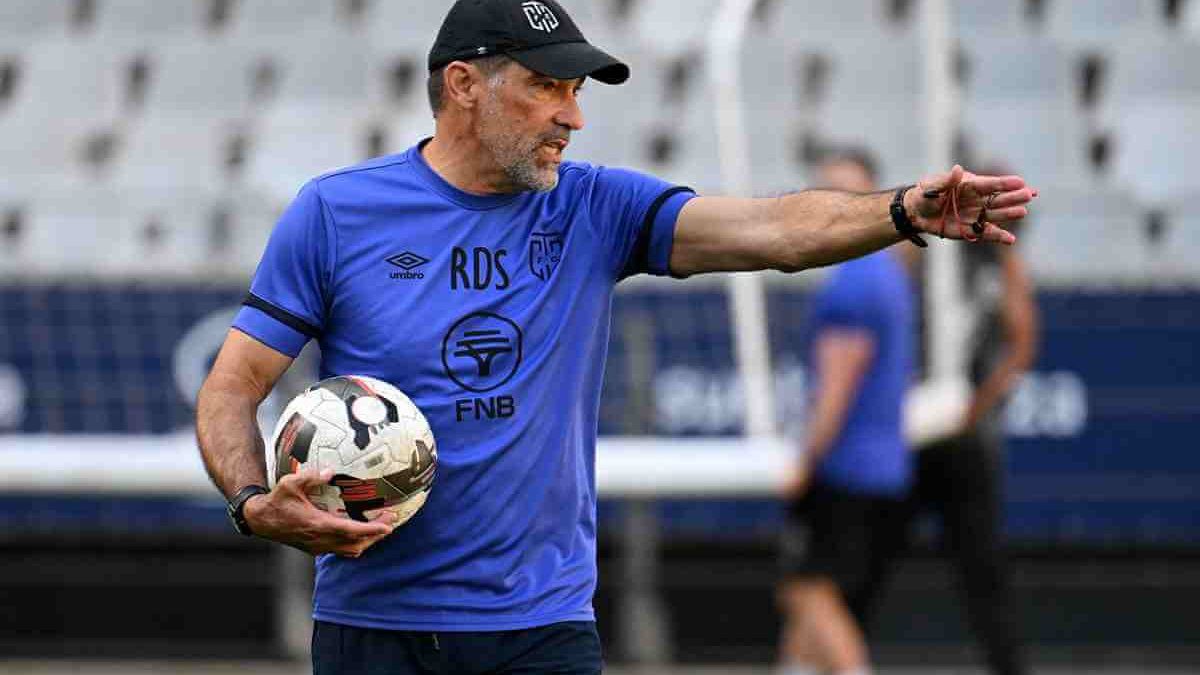 Roger de Sa at a training session with Cape Town City FC