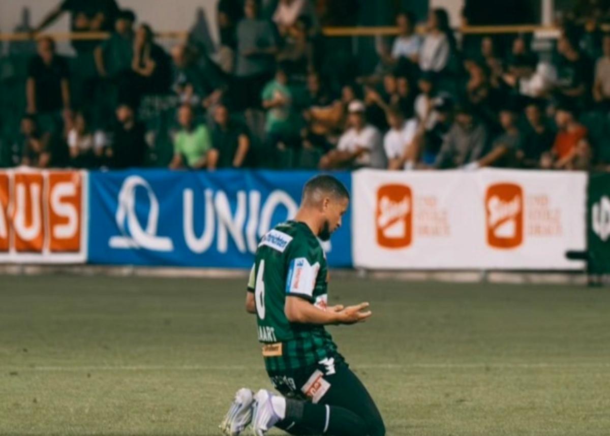 SV Ried star Yusuf Maart prays before Austrian Bundesliga game. Image: Yusuf Maart