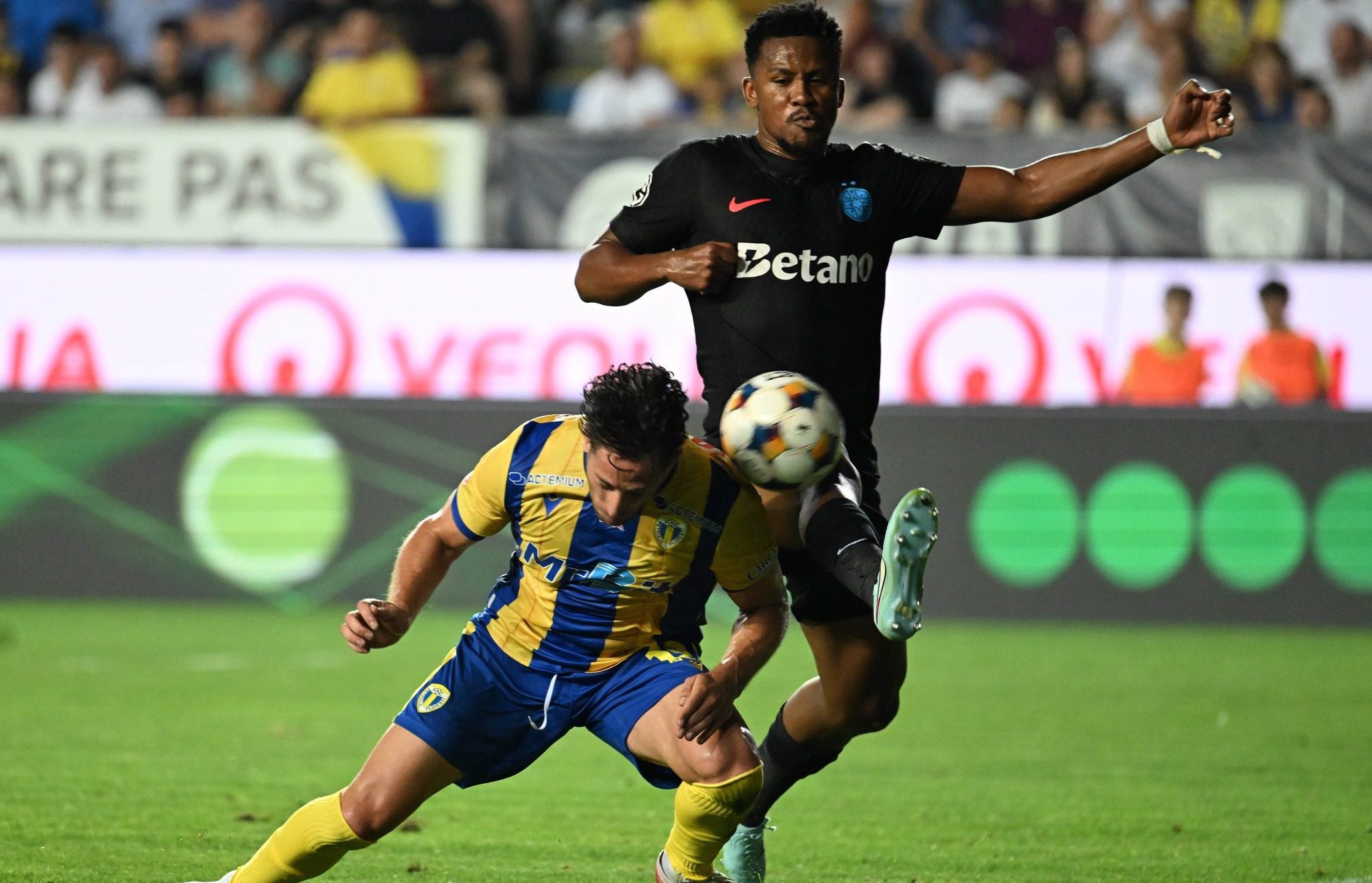 Siyabonga Ngezana in action for FCSB