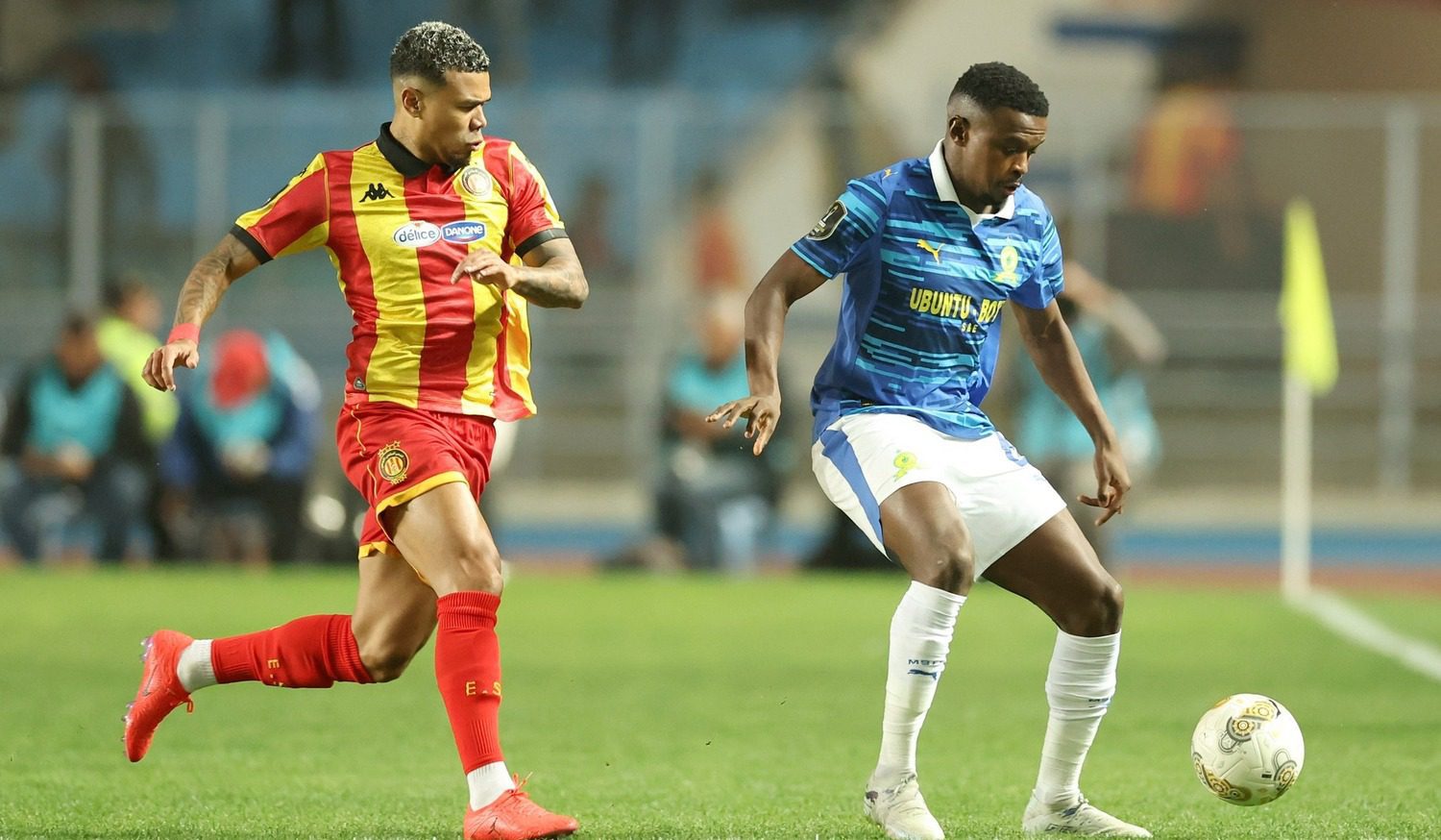 Teboho Mokoena of Mamelodi Sundowns challenged by Yan Sasse 