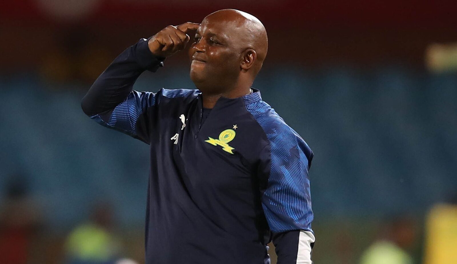 Pitso Mosimane issuing instructions from the Mamelodi Sundowns bench